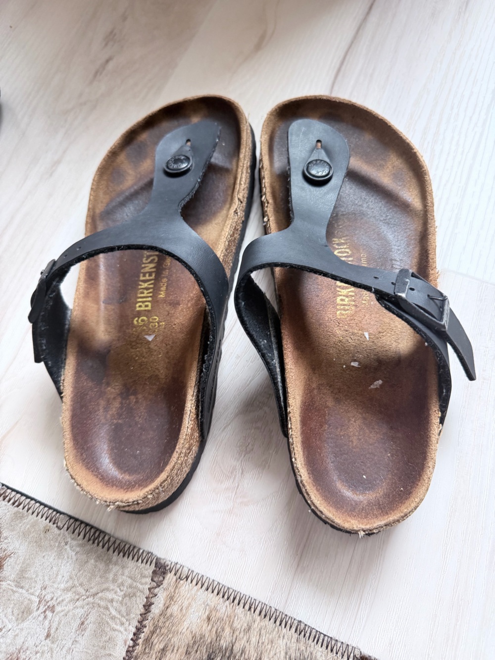 Birkenstock women’s Gizeh Sandals